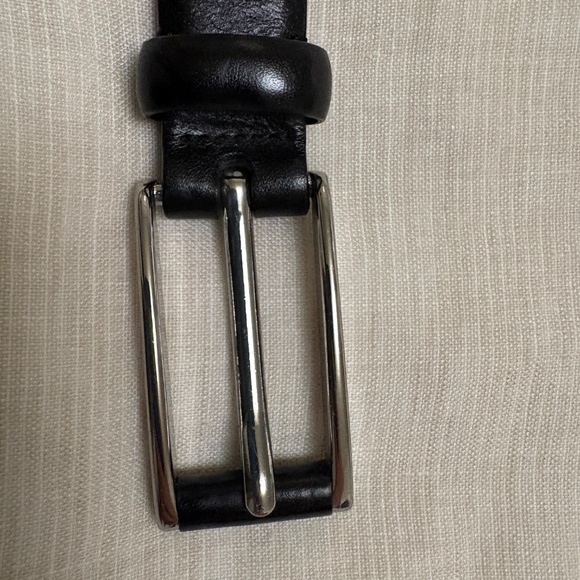 Black Leather Belt - Banana Republic (Women’s Size M) - Picture 2 of 3